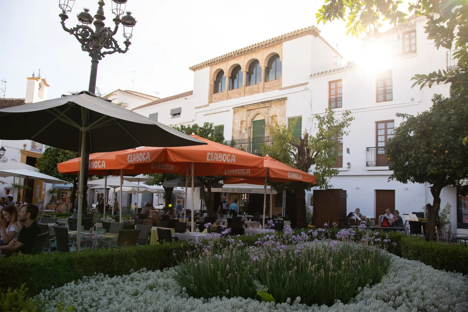El 75% de restaurantes de la Costa del Sol invisibles en las búsquedas con IA de Google (y cómo las AI Overviews están cambiando quién aparece en 'restaurante cerca de mí')