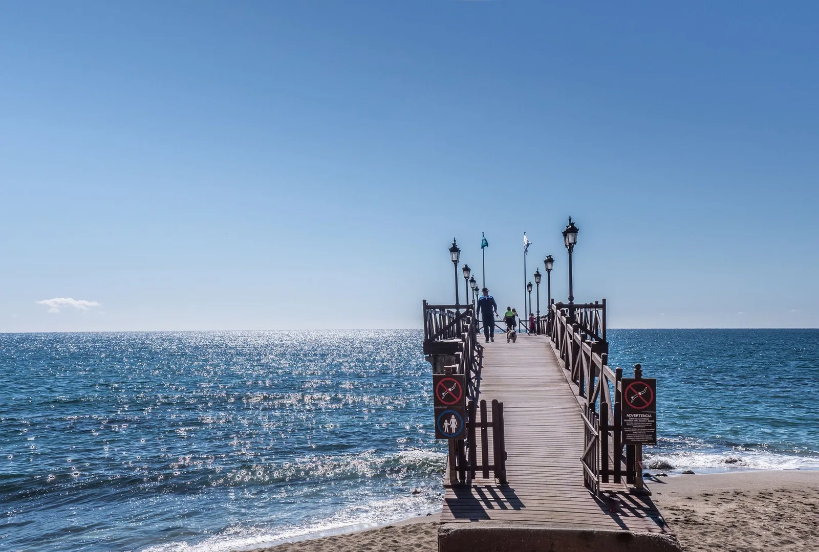 SEO local para beach clubs en la Costa del Sol: cómo llenar tu chiringuito sin depender de Instagram